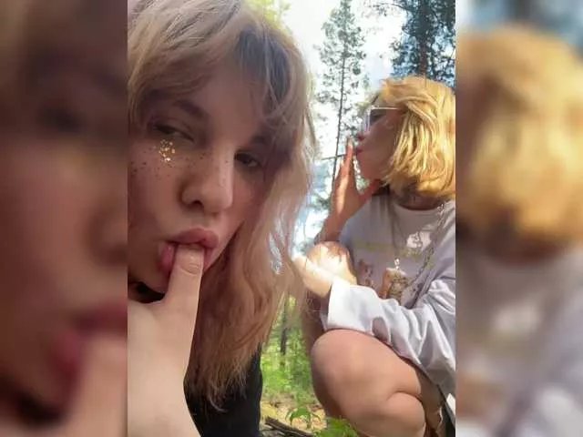 Offline Molly-and-Ewa on BongaCams