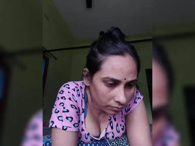 Offline Pakhi on BongaCams