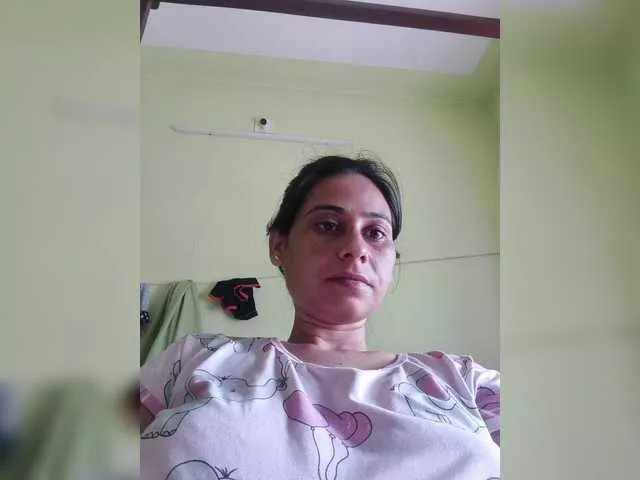 Offline Pakhi on BongaCams