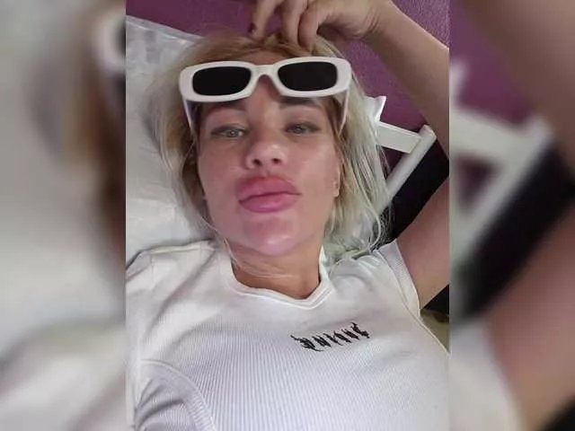 Offline pink0811 on BongaCams