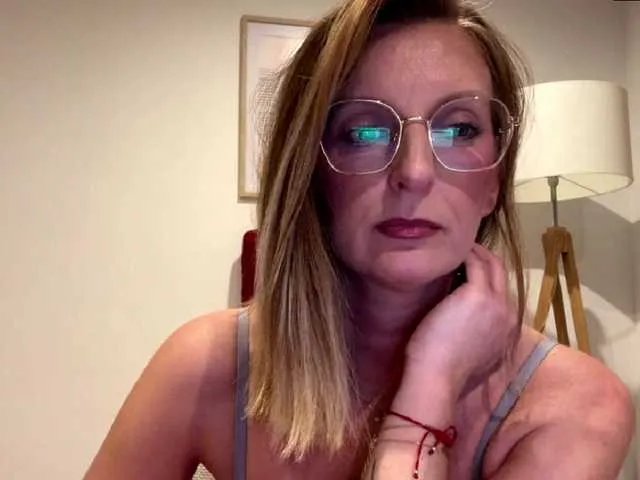 Offline RachellaFox on BongaCams