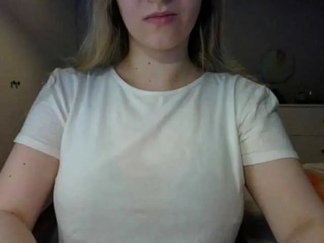 Offline RosieJune on BongaCams