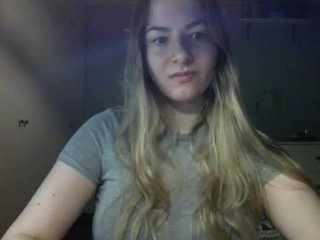 Offline RosieJune on BongaCams