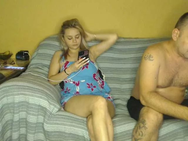 Offline RuxandraDanny on BongaCams