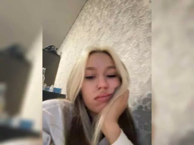 Offline serotoninnn1 on BongaCams