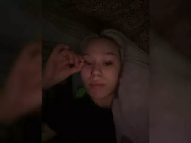 Offline serotoninnn1 on BongaCams