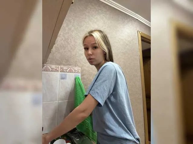 Offline serotoninnn1 on BongaCams