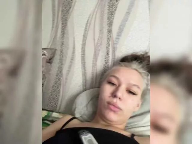 Offline serotoninnn1 on BongaCams