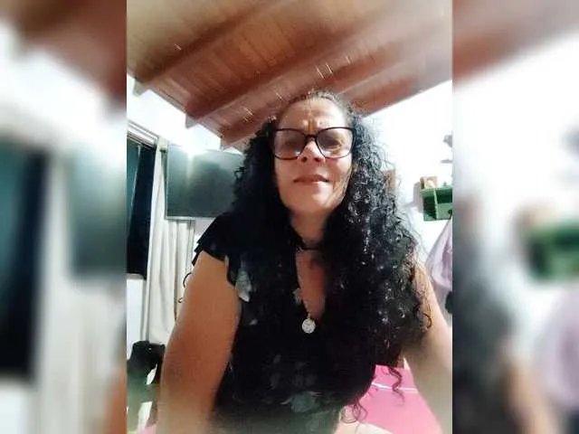 Offline Taniamilf69 on BongaCams