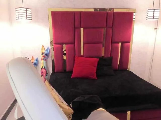 Freechat violetsmith on BongaCams