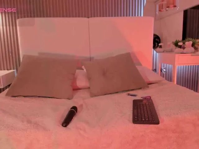 Offline zoewhitte on BongaCams