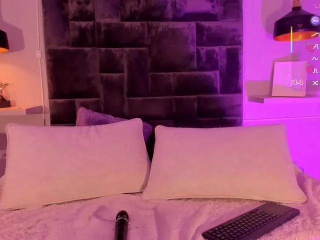 Offline zoewhitte on BongaCams