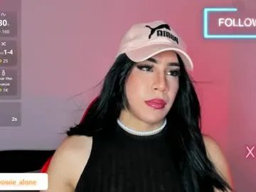 Freechat alonehazel on Chaturbate