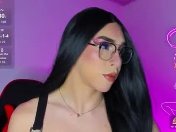 Freechat alonehazel on Chaturbate