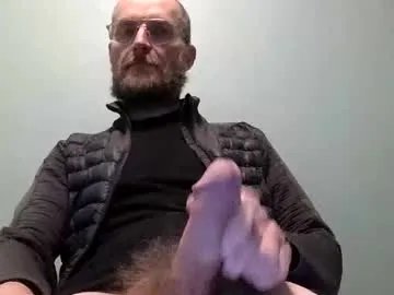 basiccamguy on Chaturbate