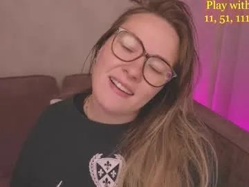 Freechat cute_darina on Chaturbate