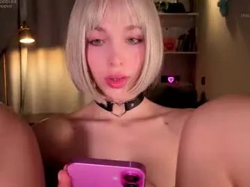Freechat cutieeeeva on Chaturbate