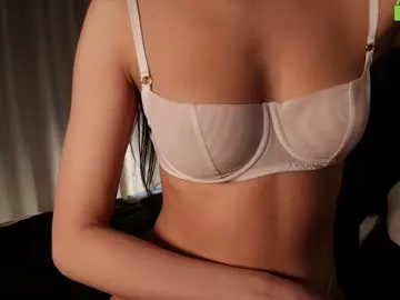 Freechat hollyextra on Chaturbate