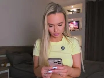 Freechat honey_bunnyy_ on Chaturbate