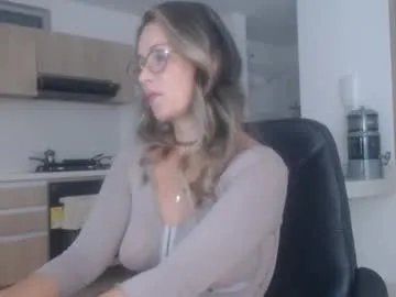 Freechat latinpaprika on Chaturbate