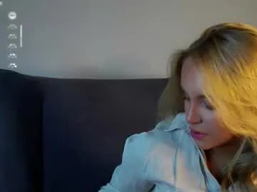 Freechat lipswithsmileonthem on Chaturbate