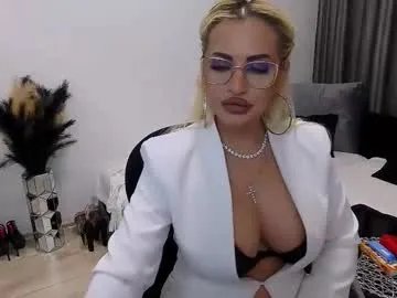 Freechat lovelyblondyxxx on Chaturbate