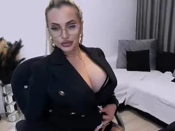 Freechat lovelyblondyxxx on Chaturbate