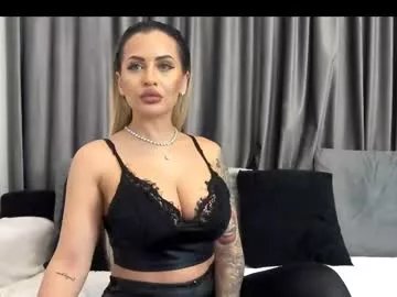 Freechat lovelyblondyxxx on Chaturbate