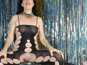 Freechat luxurylips on Chaturbate