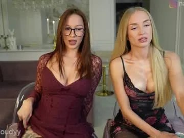 Freechat mia_cloudy on Chaturbate