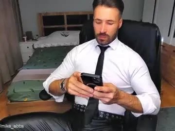 Freechat mikestrip on Chaturbate