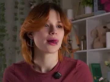 Freechat pebee on Chaturbate