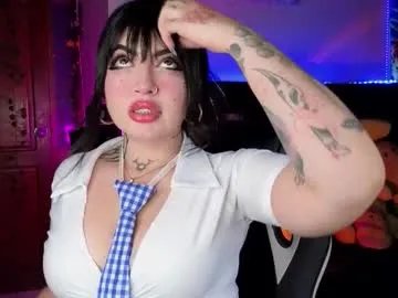 Away queenlamia on Chaturbate