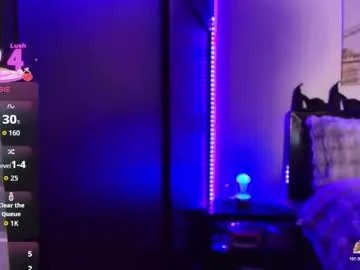 Freechat surella32 on Chaturbate