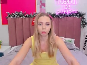 Freechat tessaadorable on Chaturbate