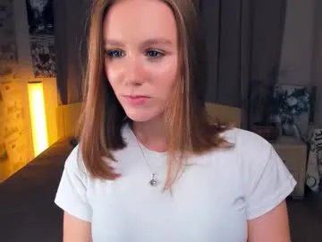 Freechat trinahillier on Chaturbate