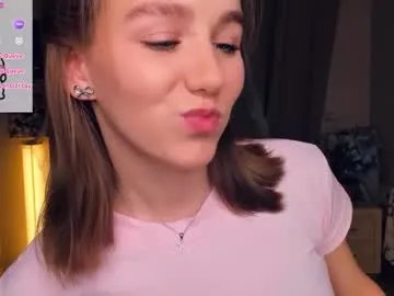 Freechat trinahillier on Chaturbate