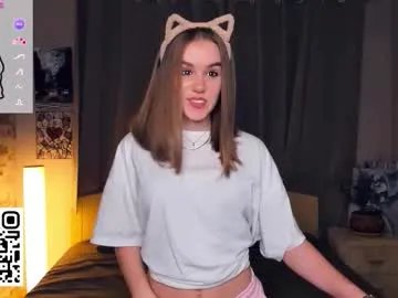 Freechat trinahillier on Chaturbate