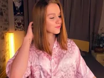 Freechat trinahillier on Chaturbate