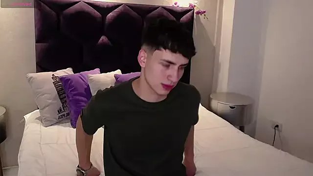 Freechat AdrianRinaldi on StripChat