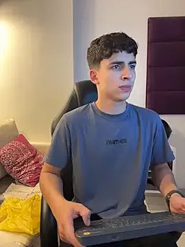 Freechat AdrianRinaldi on StripChat