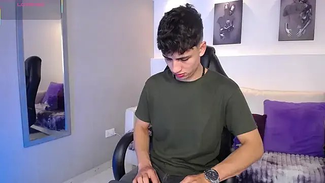 Freechat AdrianRinaldi on StripChat