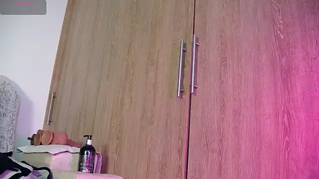 Freechat aidaadams on StripChat