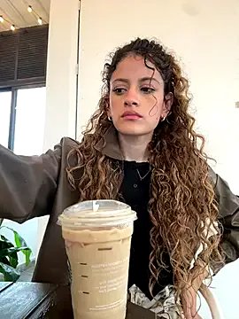 alana15 on StripChat 