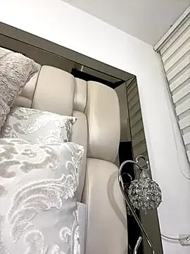 ALISSON_FOXXX1 on StripChat