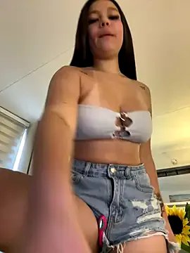 Freechat Alyshanon18 on StripChat