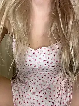 Freechat AnikaBest on StripChat