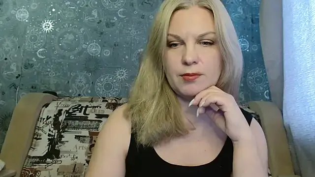 Freechat BlondeFox on StripChat