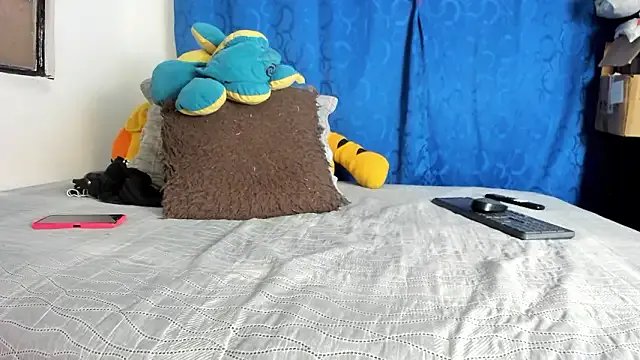 BlowMommy_ — Show sweet pussy+dildo inside