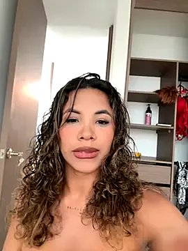 Freechat Brunettexio on StripChat